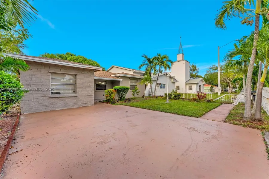 608 NW 9th St, Hallandale Beach, FL 33009 - Image #3