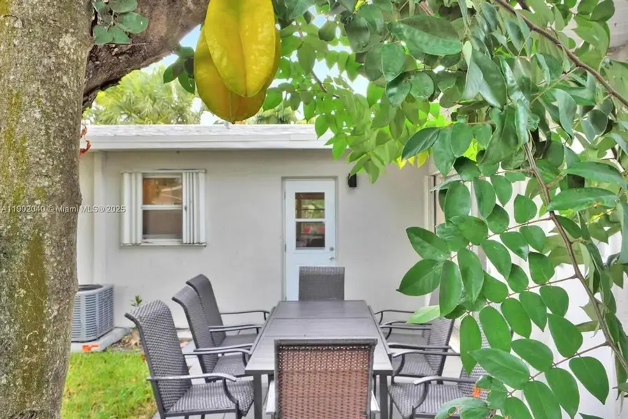 1573 NE 30th Ct, Pompano Beach, FL 33064 - Image #2