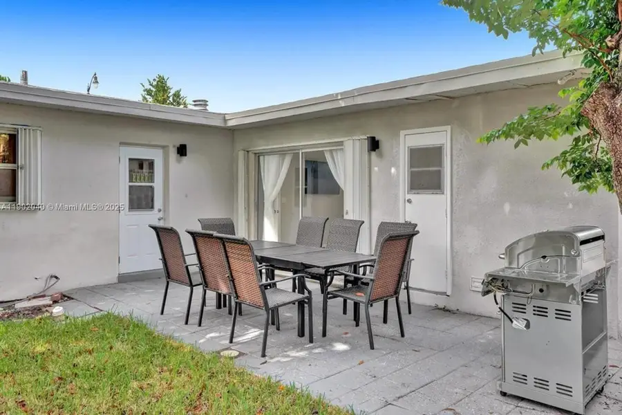 1573 NE 30th Ct, Pompano Beach, FL 33064 - Image #3