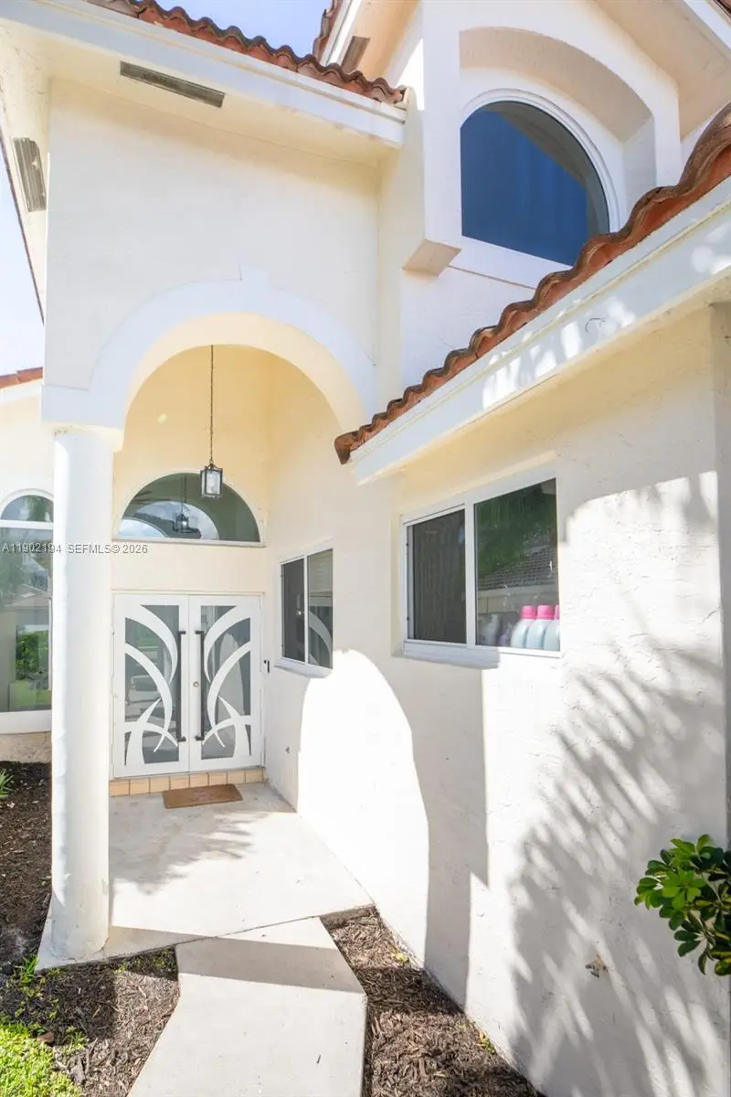 862 SW 176th Ave, Pembroke Pines, FL 33029 - Image #2