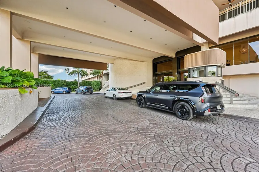 1800 NE 114th St #1004, Miami, FL 33181 - Image #3