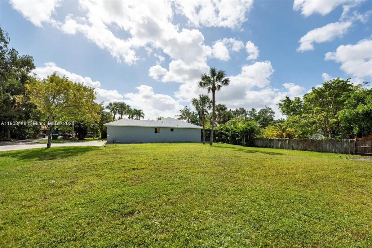 2449 SW 43rd Ter, Fort Lauderdale, FL 33317 - Image #1