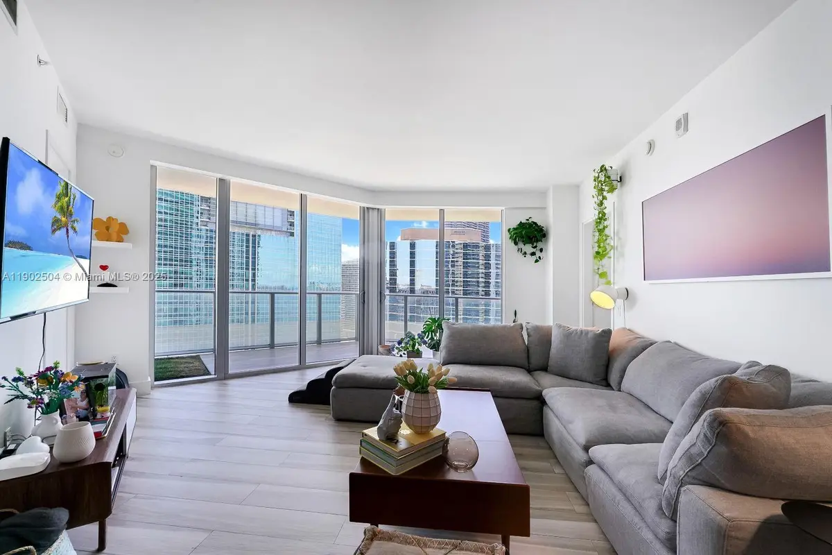 1300 Brickell Bay Dr #2901, Miami, FL 33131 - Image #1