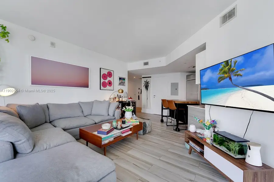 1300 Brickell Bay Dr #2901, Miami, FL 33131 - Image #2