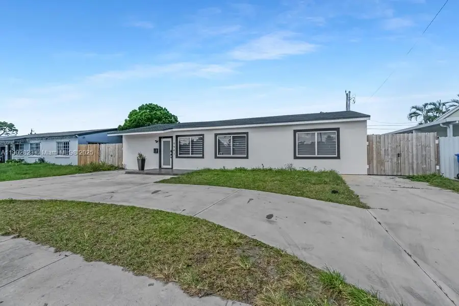 6941 Sheridan St, Hollywood, FL 33024 - Image #2