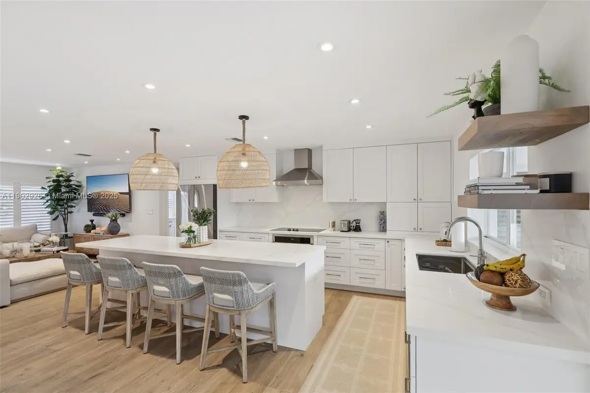 2105 SW 98th Ave, Miami, FL 33165 - Image #1