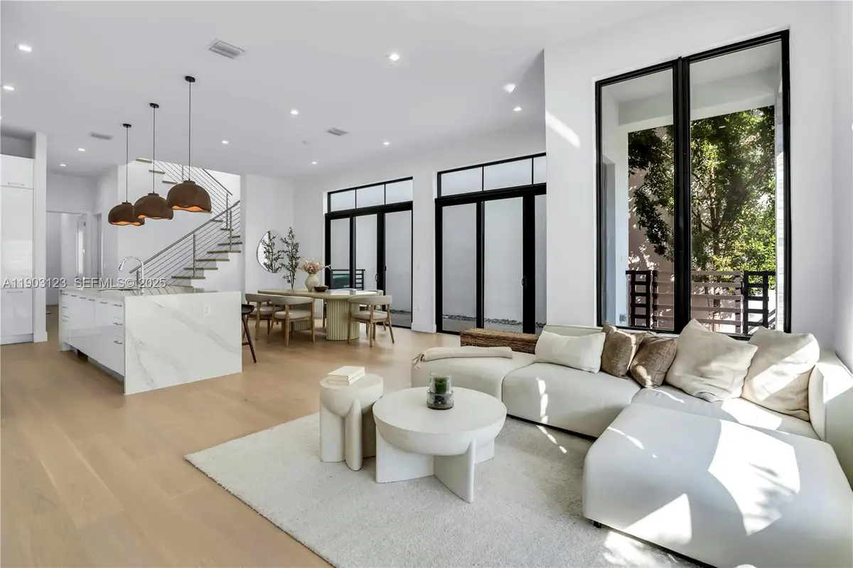 8013 NW 42nd St, Doral, FL 33166 - Image #1