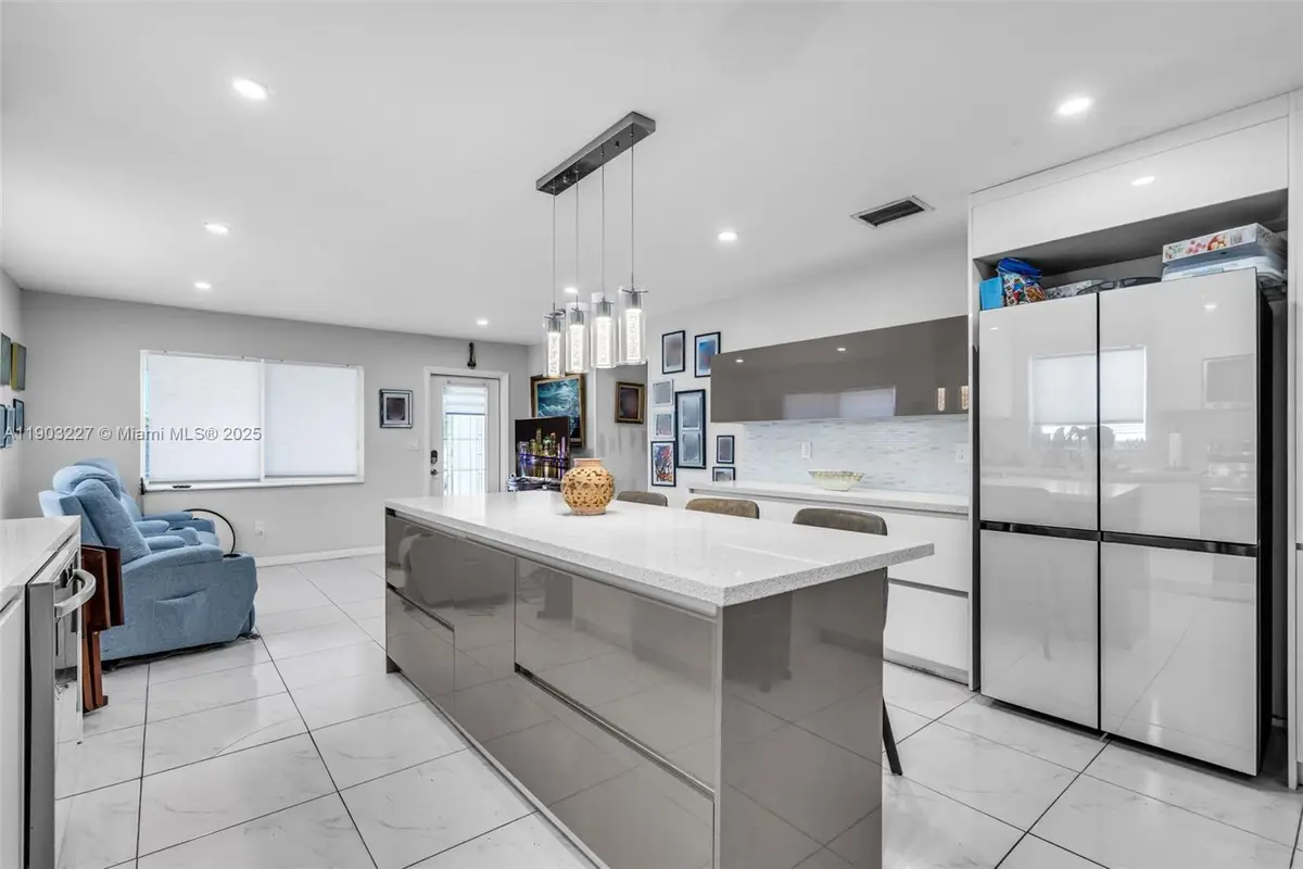 210 NW 59th Ave, Miami, FL 33126 - Image #1