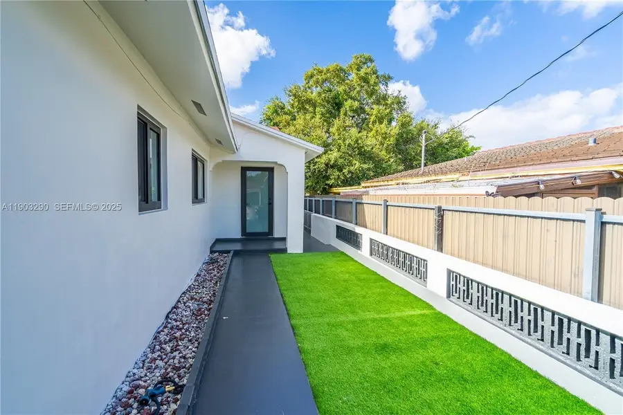 270 NW 40th Ct, Miami, FL 33126 - Image #3