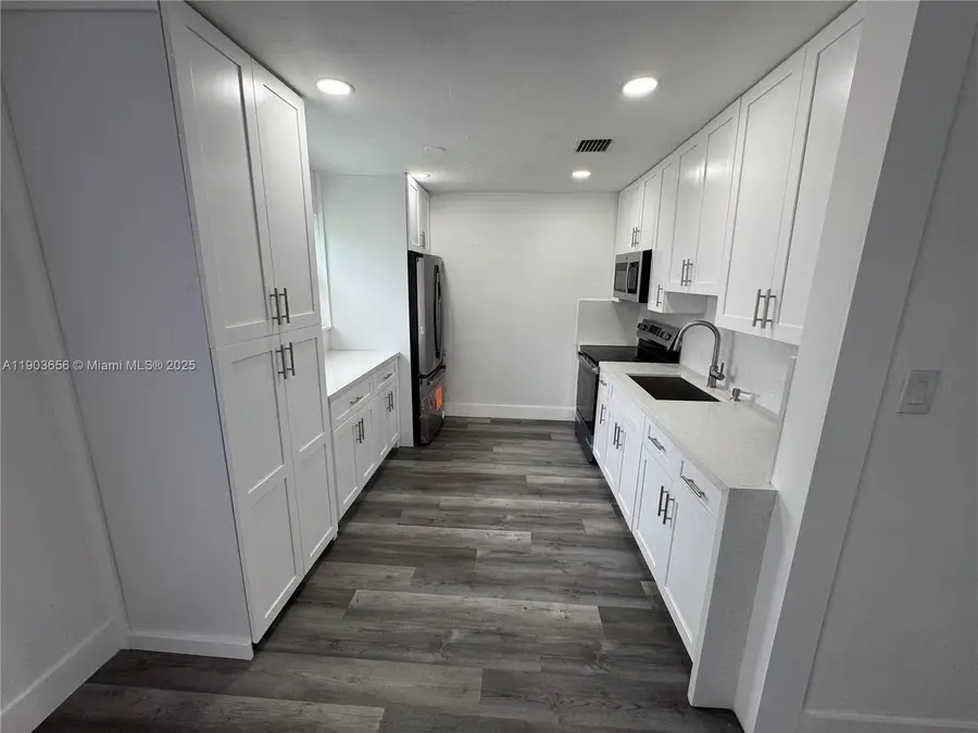 5611 SW 38th St, Davie, FL 33314 - Image #2