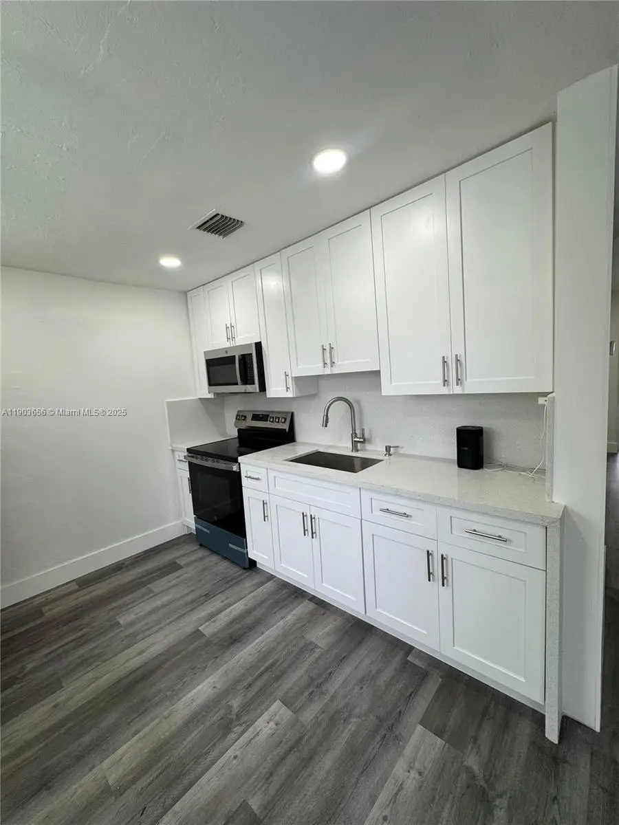 5611 SW 38th St, Davie, FL 33314 - Image #3