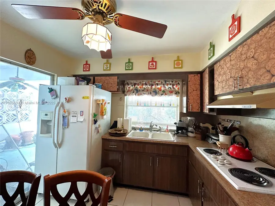 2431 Sabal Palm Dr, Miramar, FL 33023 - Image #2