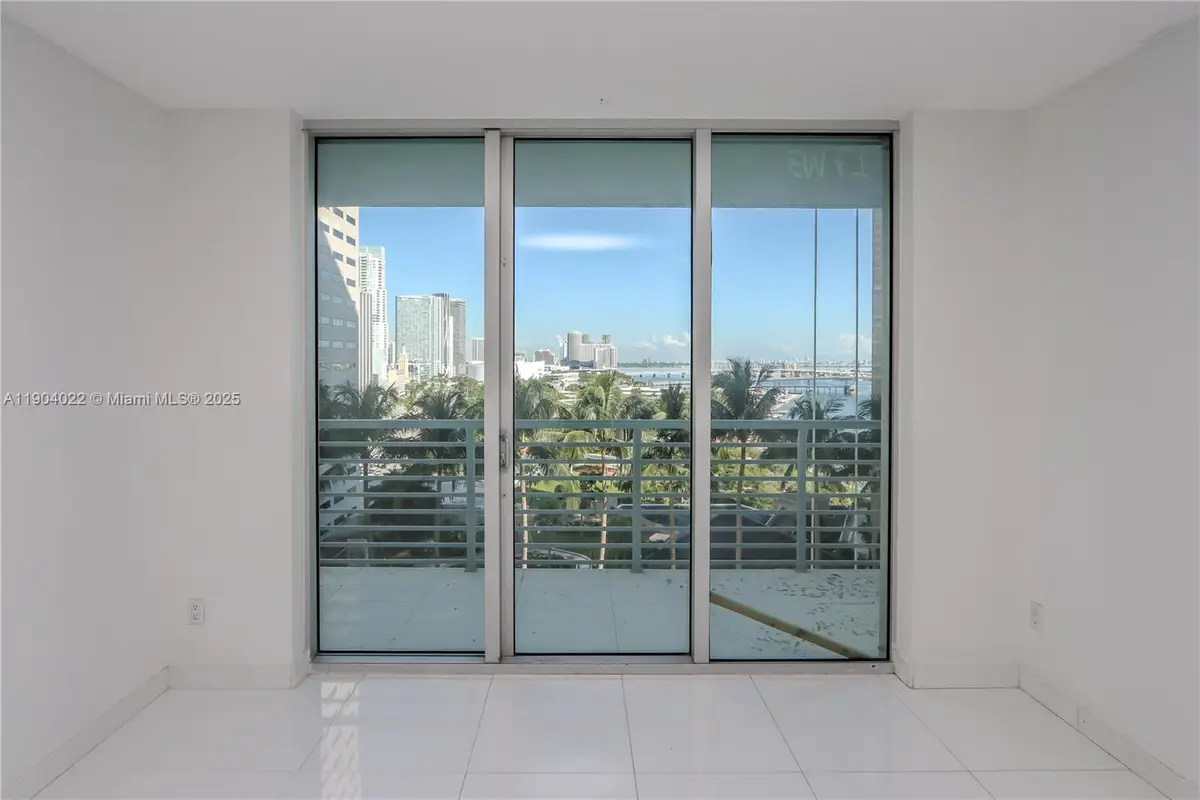 325 S Biscayne Blvd #1722, Miami, FL 33131 - Image #1