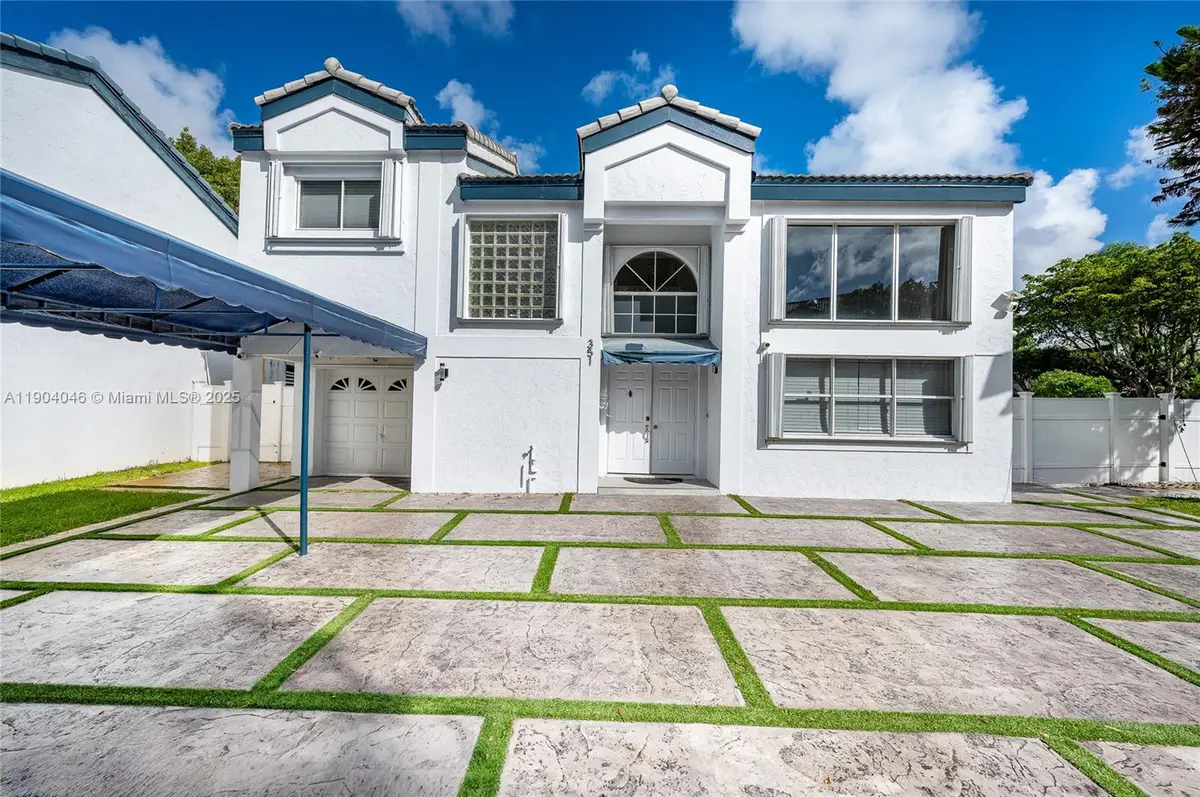 351 NE 211th St, Miami, FL 33179 - Image #1