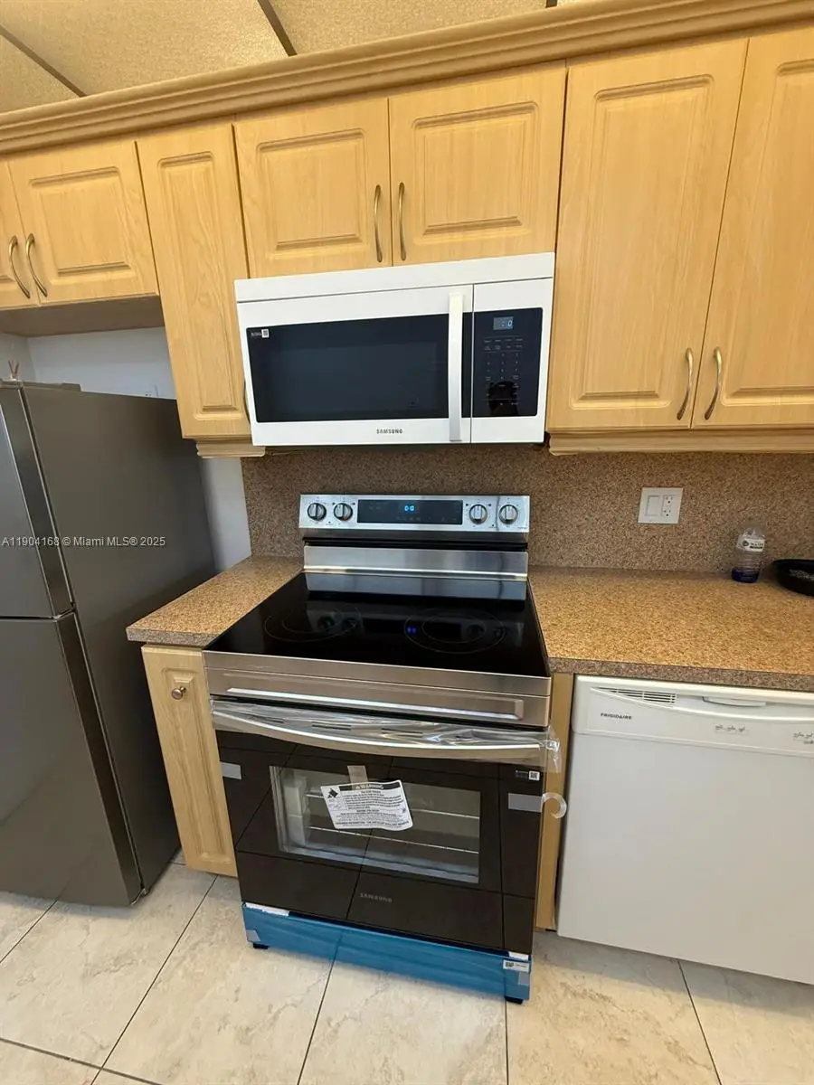 3660 NE 166th St #805, North Miami Beach, FL 33160 - Image #3