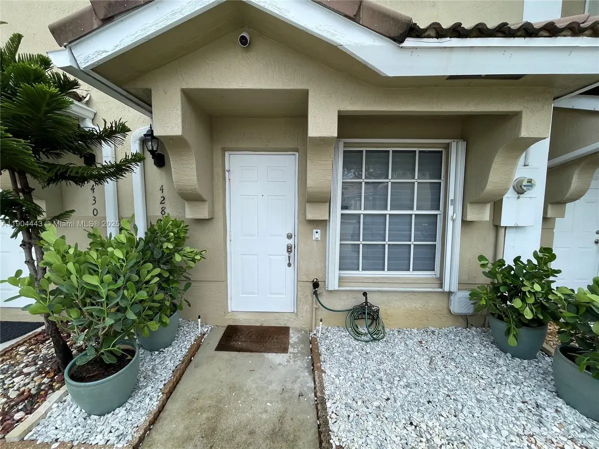 428 SW 122nd Ave, Pembroke Pines, FL 33025 - Image #1