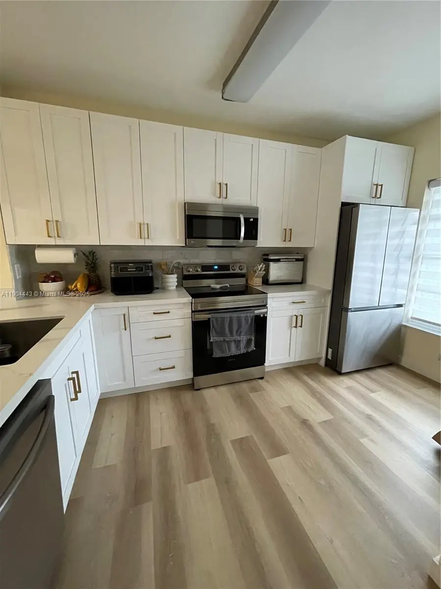 428 SW 122nd Ave, Pembroke Pines, FL 33025 - Image #2