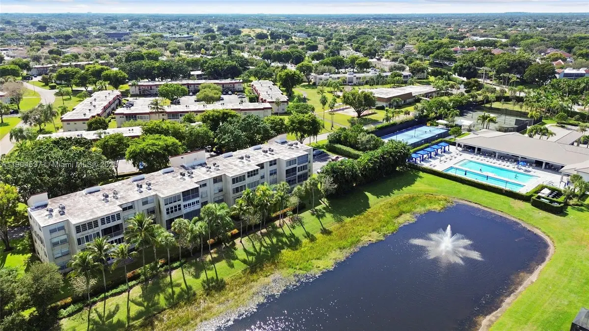 24 Abbey Ln #201, Delray Beach, FL 33446 - Image #1