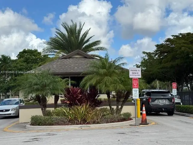 200 SW 132nd Way #212L, Pembroke Pines, FL 33027 - Image #2