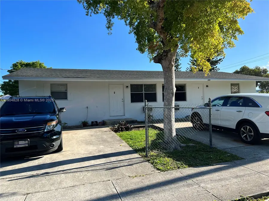 1051 NW 27th Ave, Fort Lauderdale, FL 33311 - Image #2