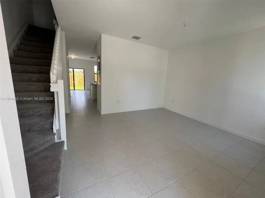 875 NE 211th St, Miami, FL 33179 - Image #2