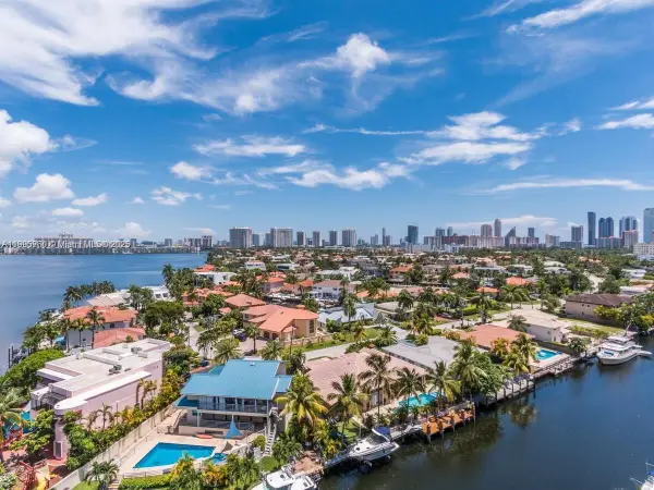 2841 NE 163rd St #1211, North Miami Beach, FL 33160