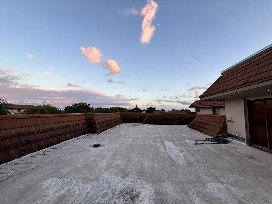 461 Ives Dairy Rd #402-2, Miami, FL 33179 - Image #2