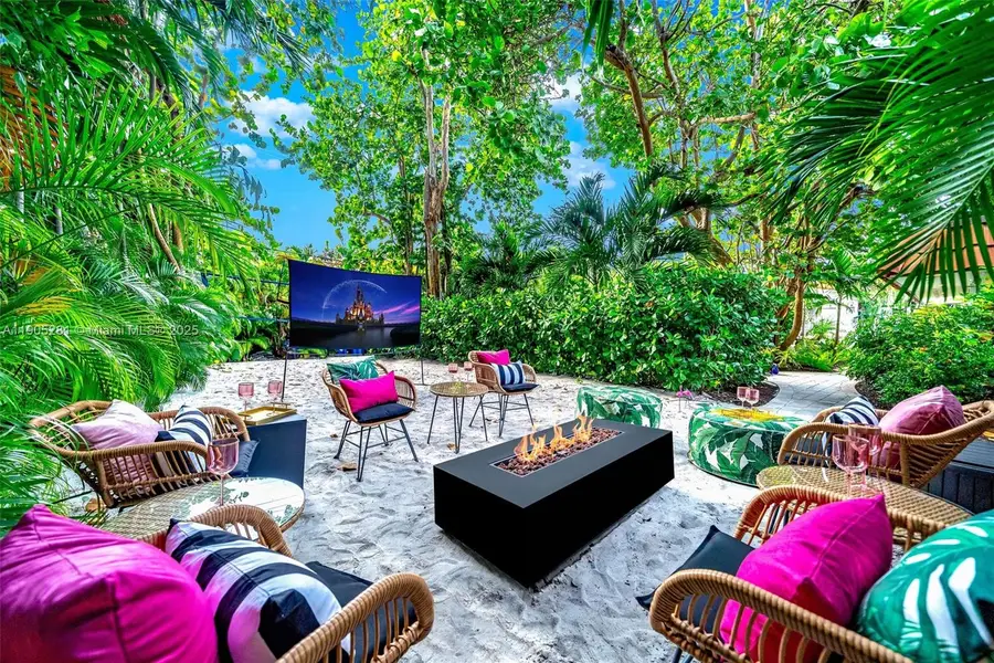 11 Sylvan Ln, Fort Lauderdale, FL 33316 - Image #2