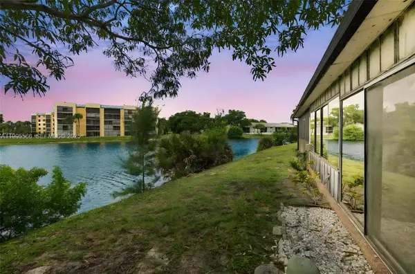 6545 Racquet Club Dr #115, Lauderhill, FL 33319