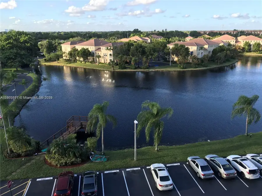 250 Jacaranda Dr #402, Plantation, FL 33324 - Image #2