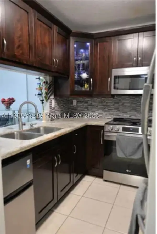 10900 SW 104th St #314, Miami, FL 33176