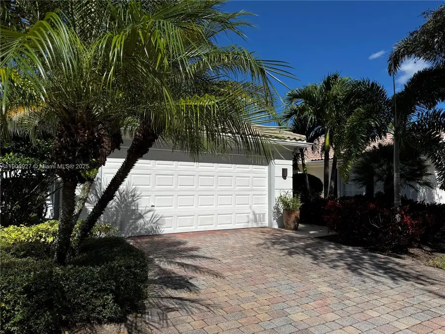 8269 Saint Johns Ct, Wellington, FL 33414 - Image #2