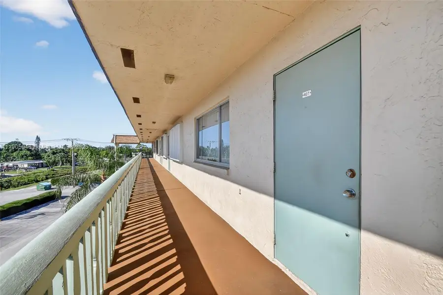 300 S Village Green Cir S #407, Palm Springs, FL 33461 - Image #2