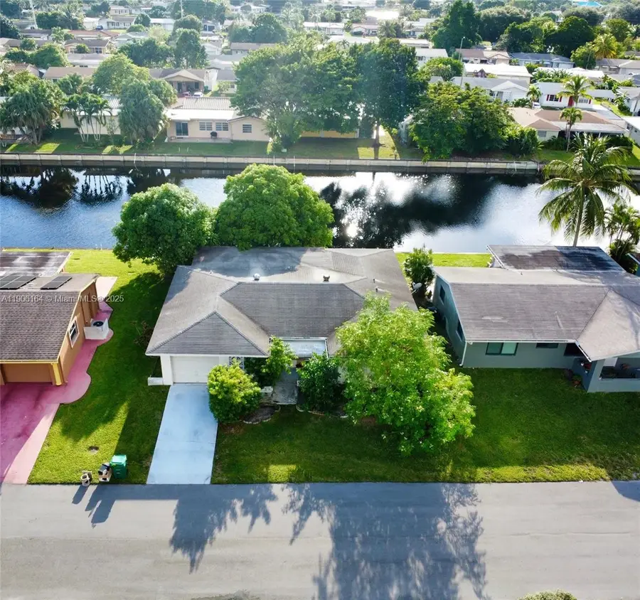 6013 NW 68th Ave, Tamarac, FL 33321 - #2