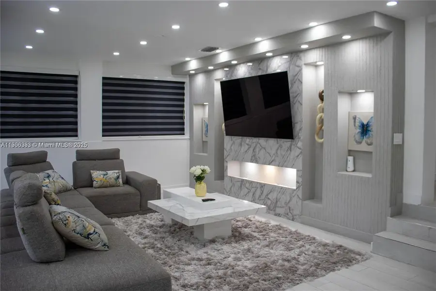 295 NE 150th St, Miami, FL 33161 - Image #2