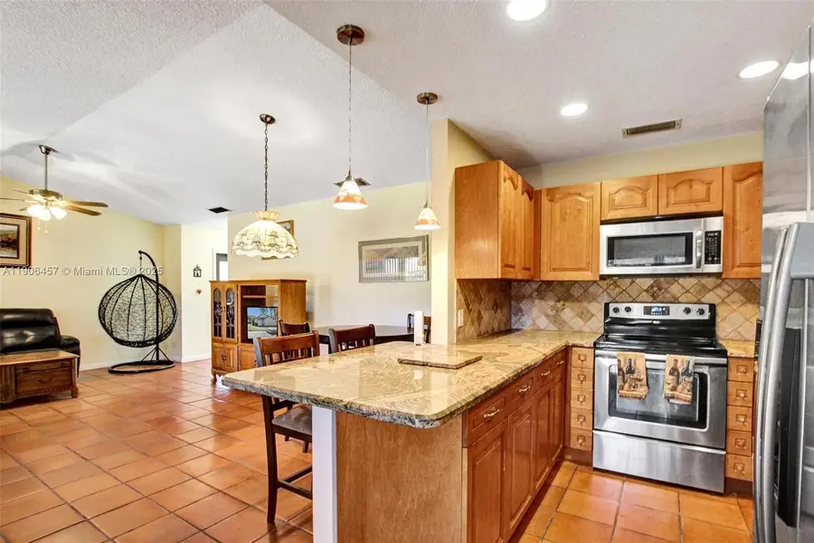 1590 NW 98th Ter, Pembroke Pines, FL 33024 - Image #3