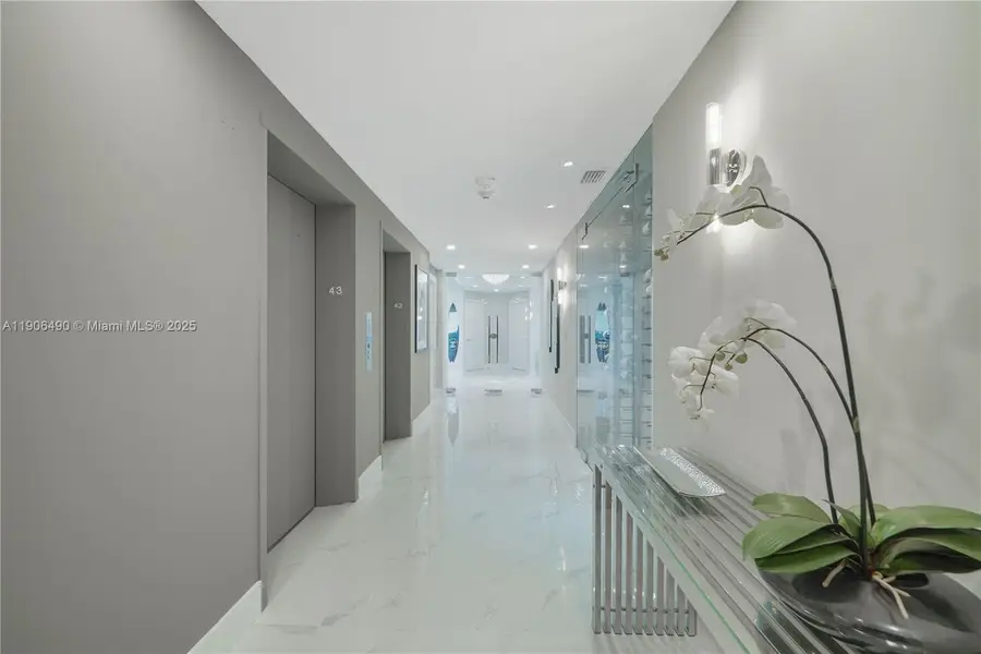 300 S Pointe Dr #4306, Miami Beach, FL 33139 - Image #2