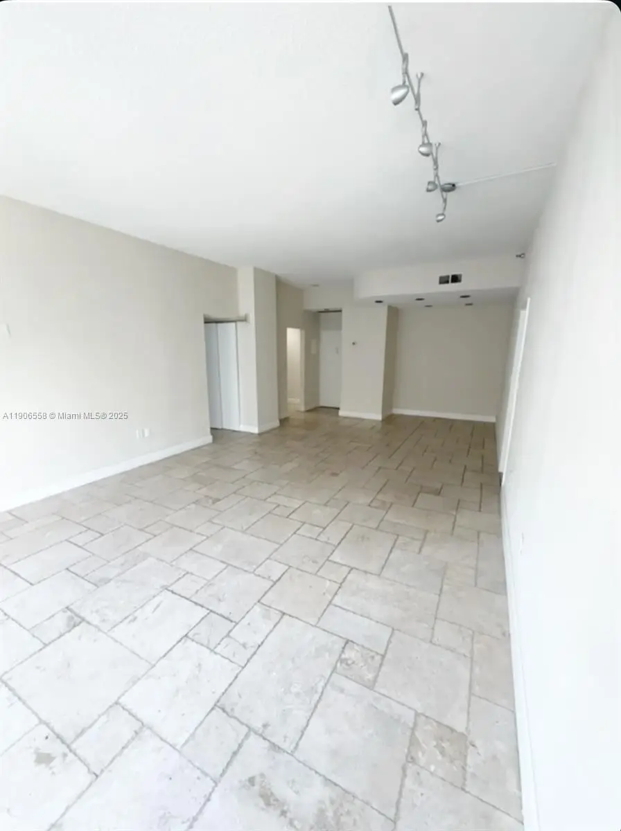 20505 E Country Club Dr #135, Aventura, FL 33180 - Image #3