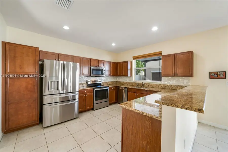 16946 SW 90th Terr Cir, Miami, FL 33196 - Image #3