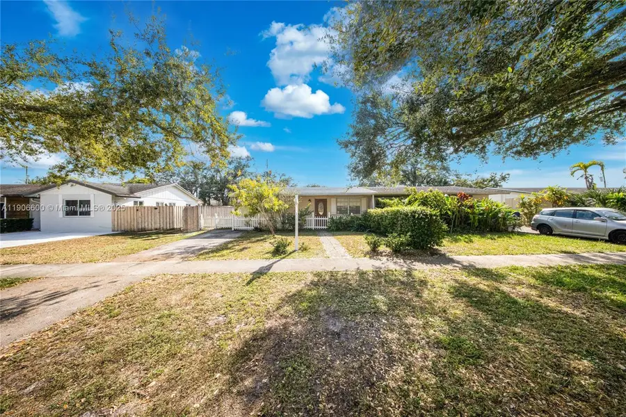 9426 SW 52nd St, Cooper City, FL 33328 - Image #2