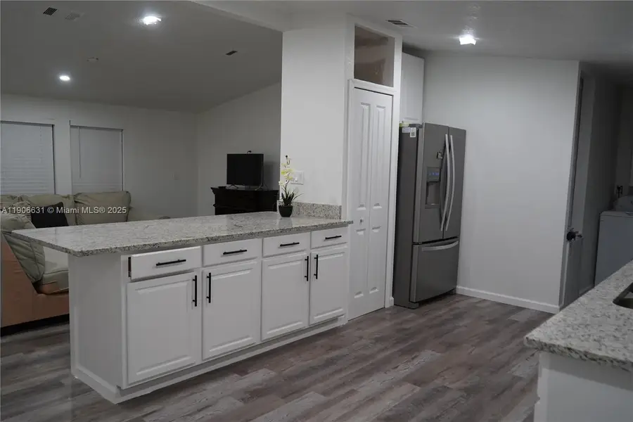 9801 Oaks St, Tampa, FL 33635 - Image #3