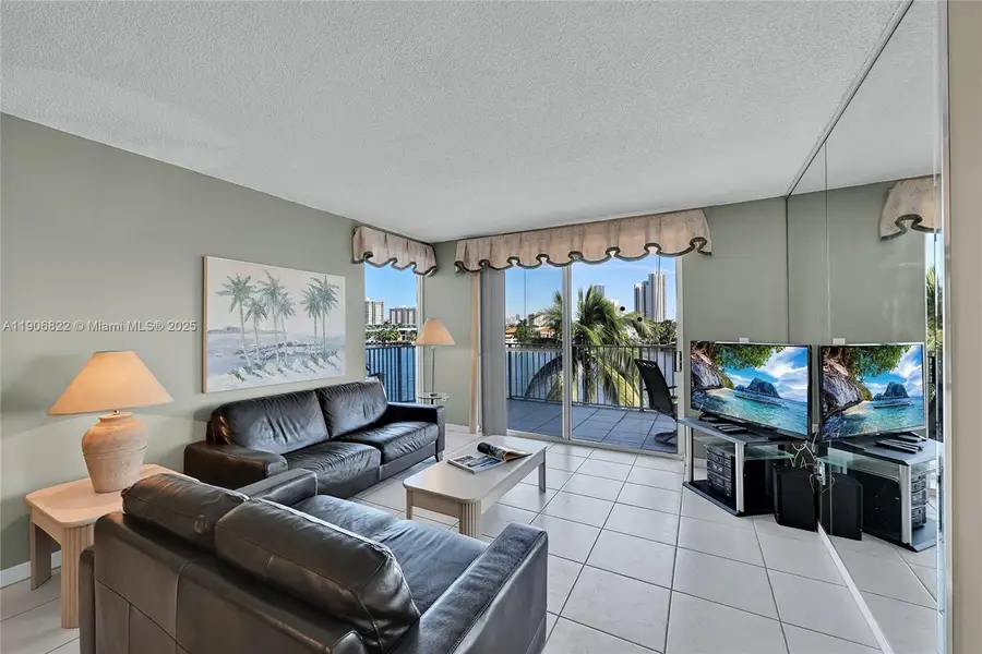 18260 N Bay Rd #420, Sunny Isles Beach, FL 33160 - Image #2