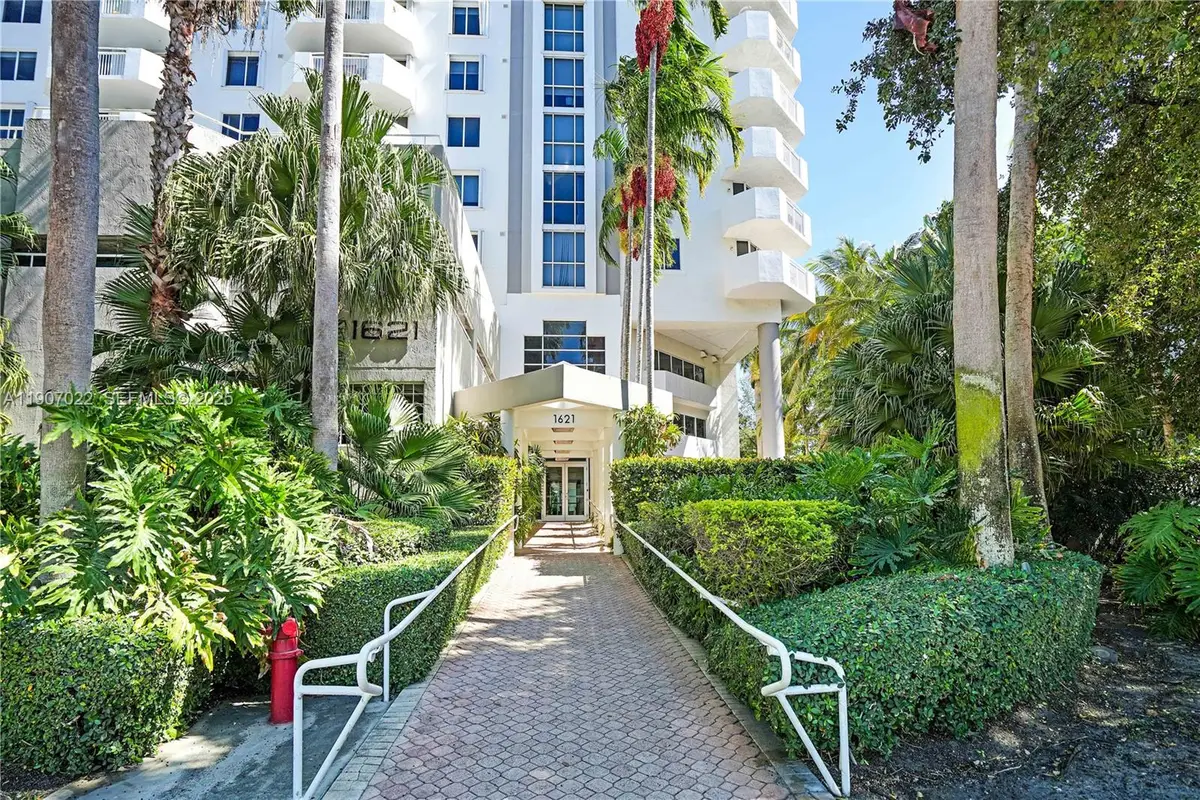 1621 Bay Rd #604, Miami Beach, FL 33139 - Image #1