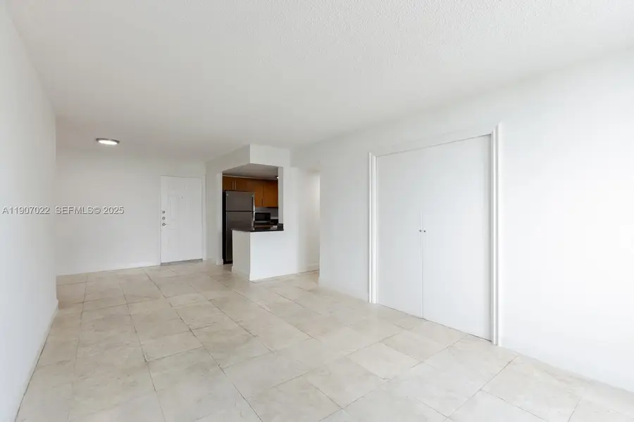 1621 Bay Rd #604, Miami Beach, FL 33139 - Image #3