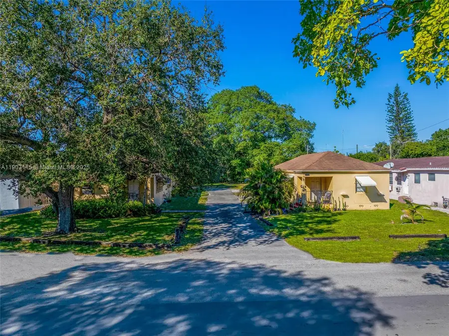 2459 Pierce St, Hollywood, FL 33020 - Image #2