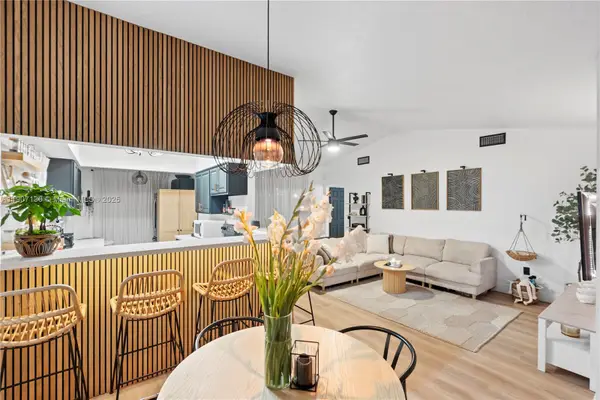 1641 Nw 96 Terrace, Pembroke Pines, FL 33024