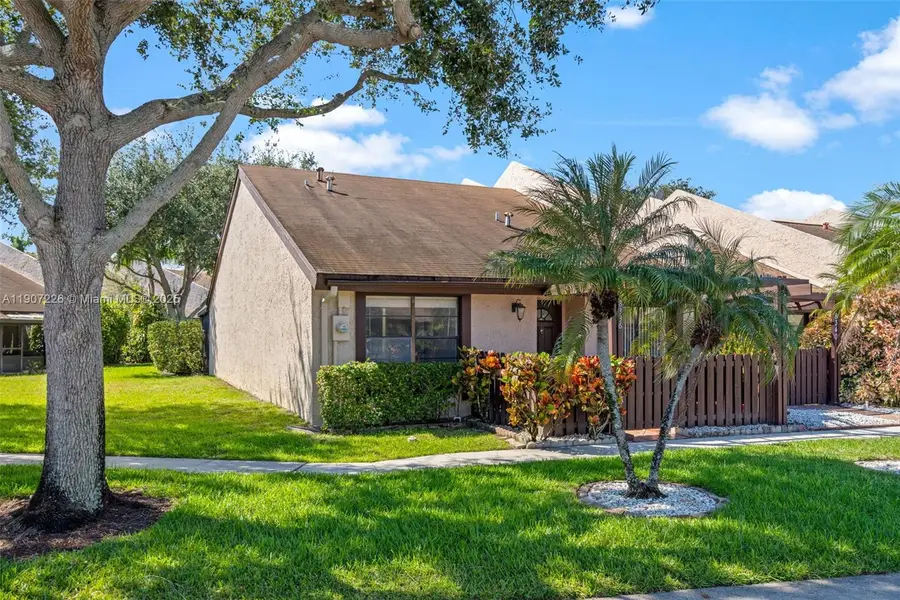 8336 NW 37th Pl, Sunrise, FL 33351 - Image #2