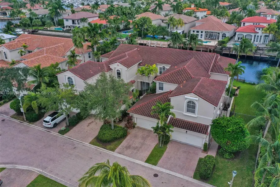 1385 Harbor Vw E, Hollywood, FL 33019 - Image #2