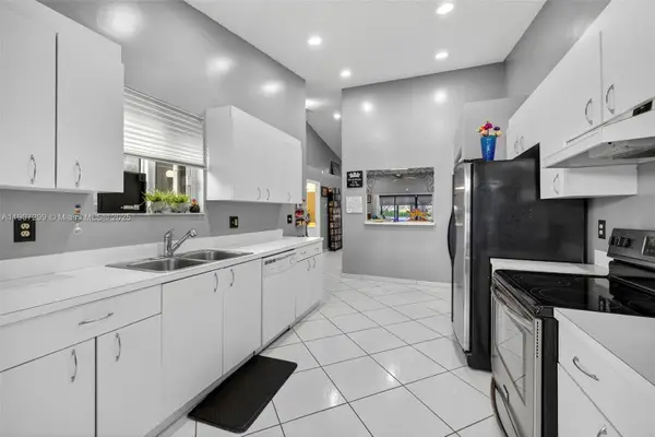 8228 NW 100th Way, Tamarac, FL 33321