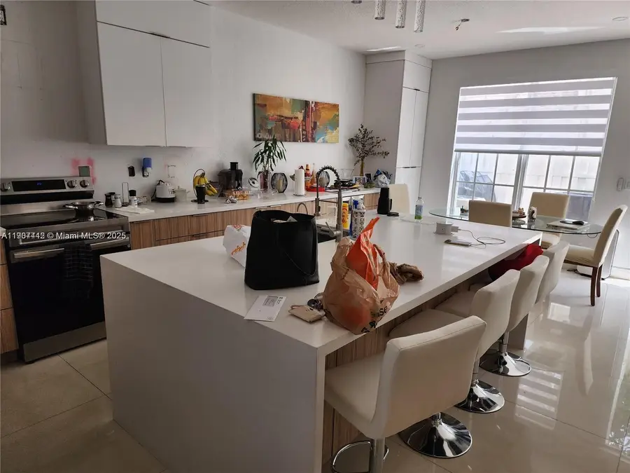 7962 NW 19th Ct, Pembroke Pines, FL 33024 - Image #3